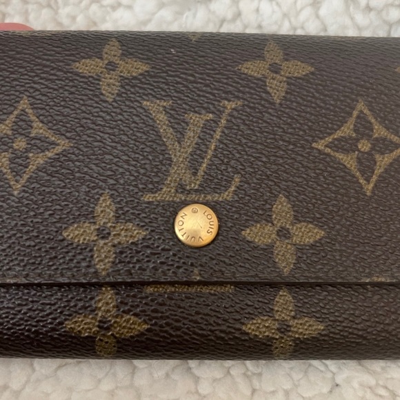 Authentic Louis Vuitton Compact wallet in Monogram - Picture 11 of 12
